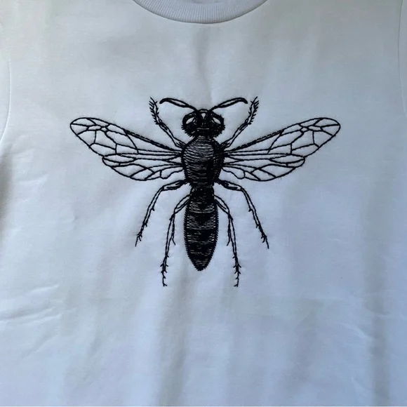 Cato Italian Sweatshirt Large White With Black Bee - Picture 10 of 10